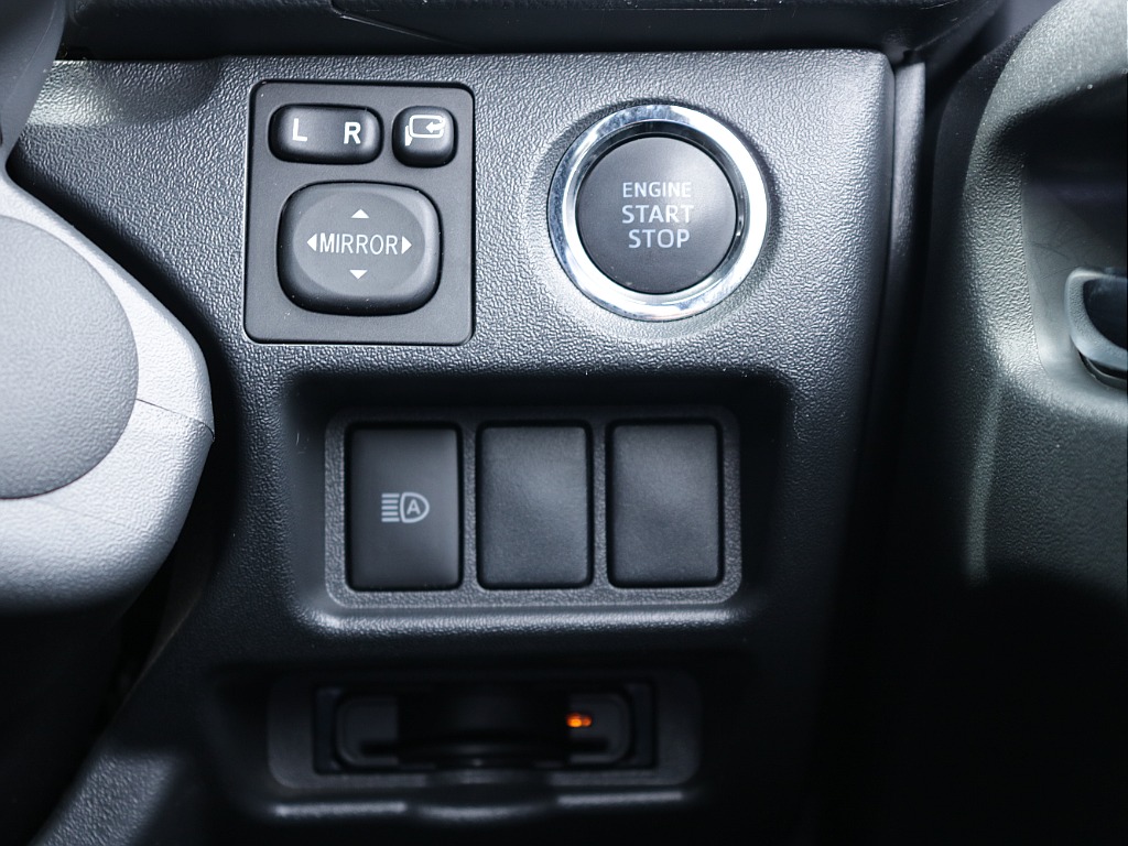 プッシュスタート等運転の際役立つ装備が充実しております♪