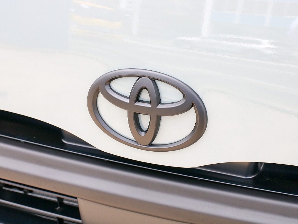 TOYOTAエンブレム艶無しブラックペイント済み！！