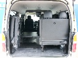 片側跳ね上げで長い荷物も積み込み可能です！！