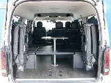両側跳ね上げで広々とした荷室を確保できます！！