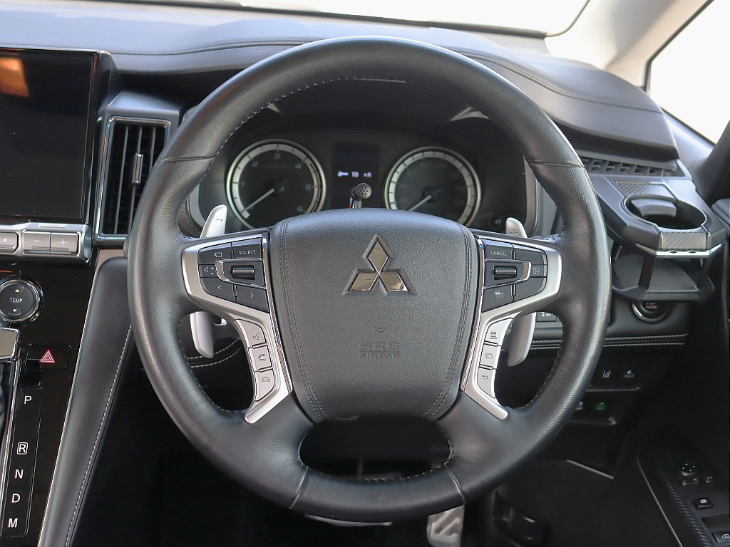 ステアリング！！パドルシフト付きで運転が楽しいですよ(^^♪