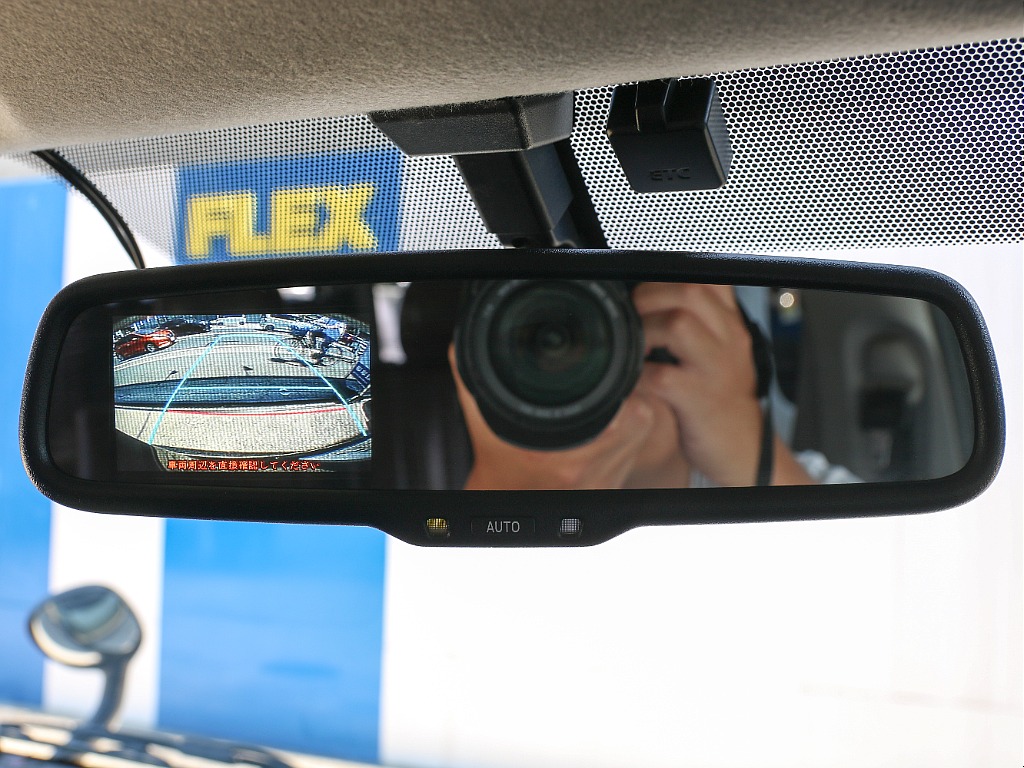 メーカーオプション バックカメラ付き自動防眩ミラー！！