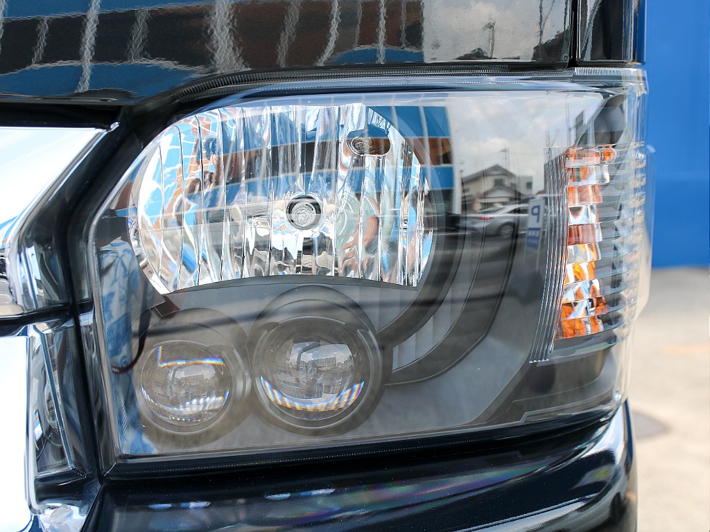 夜間の走行も安心のLEDヘッドランプ付き！！