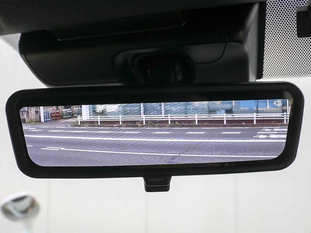 メーカーオプション デジタルインナーミラー付き！！