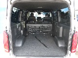 セカンド格納で広々とした荷室を確保できます！！