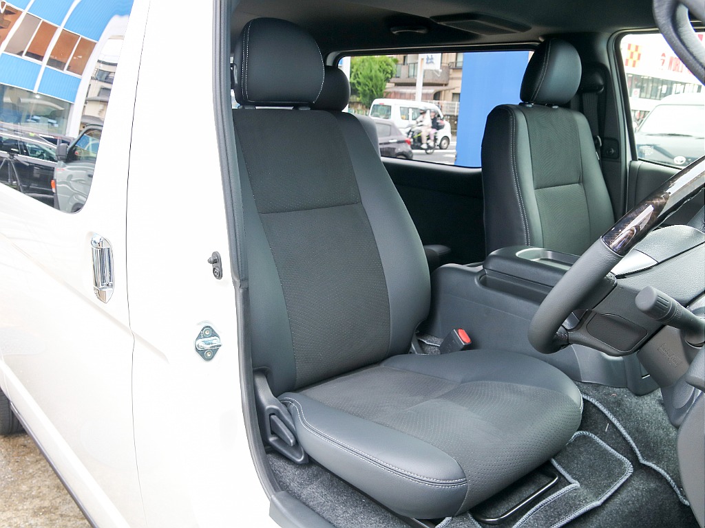 トヨタ&nbsp;ハイエースバン&nbsp;5D2.0スーパーGLダークプライムⅡロング&nbsp;登録済未使用車&nbsp;千葉県の詳細画像&nbsp;その14