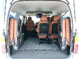 両側跳ね上げで広々とした荷室を確保できます！！