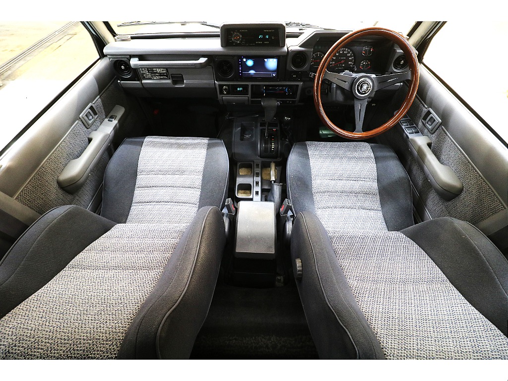 トヨタ ランドクルーザー70 4.2 ZX ディーゼル 4WD(1337390293) | 車 