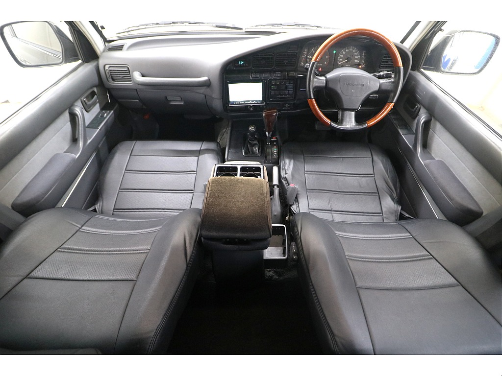 内装は当店にてルームクリーニング済みとなりますので綺麗な状態です♪