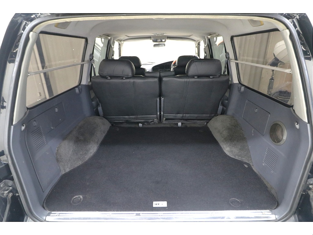 ラゲッジルームは広々と荷物がたくさん積めます♪