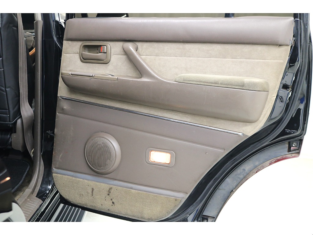 ドアトリムになります☆