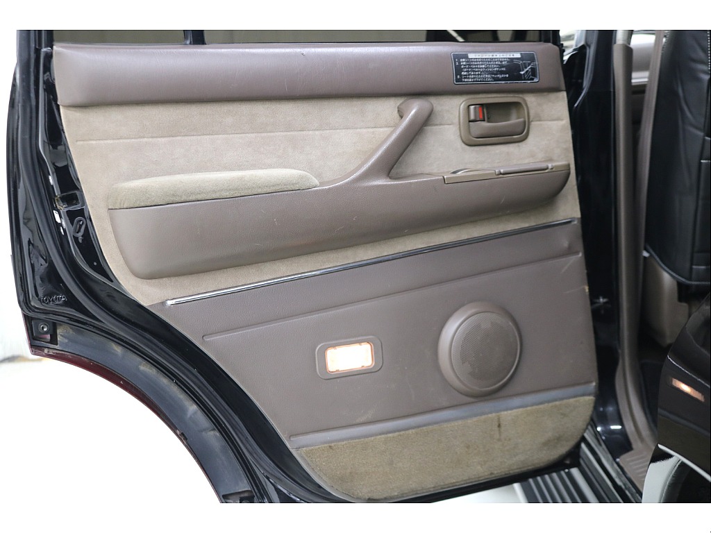 ドアトリムになります☆