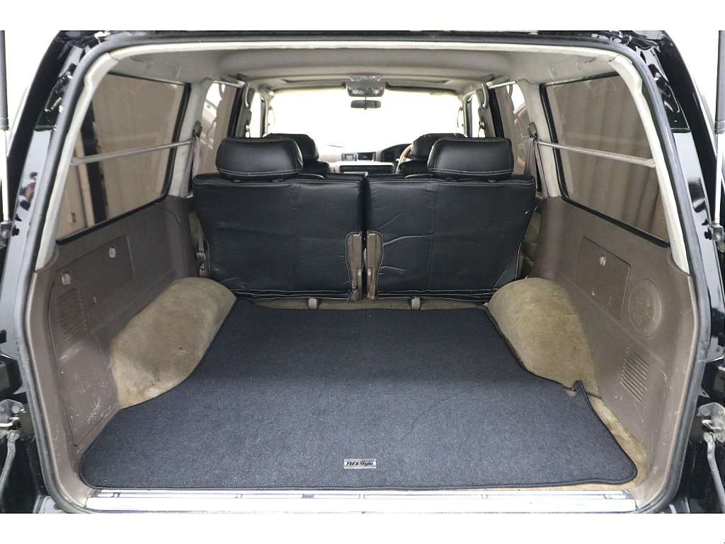 ラゲッジルームは広々と荷物がたくさん積めます♪