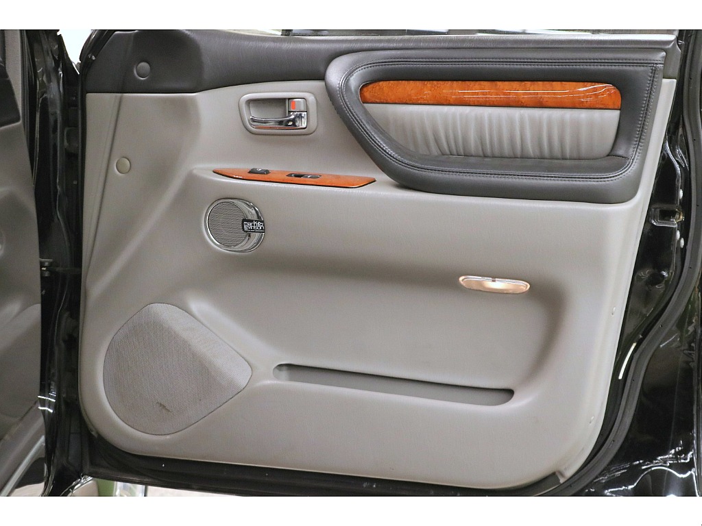 ドアトリムになります☆