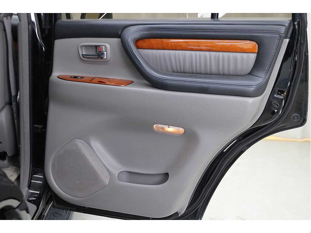 ドアトリムになります☆