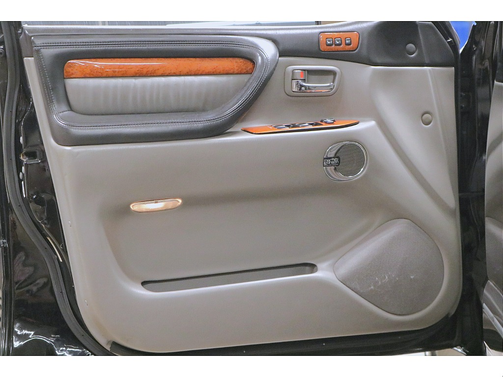 ドアトリムになります☆