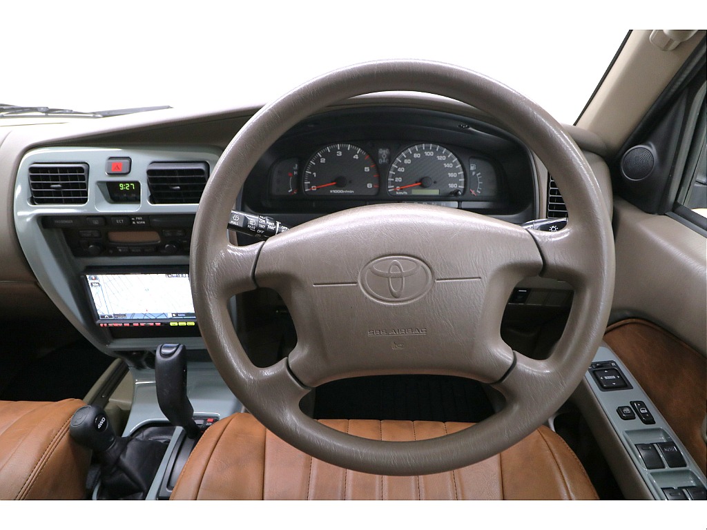 ウッドハンドル等への変更も可能ですのでお気軽にご相談下さいませ♪