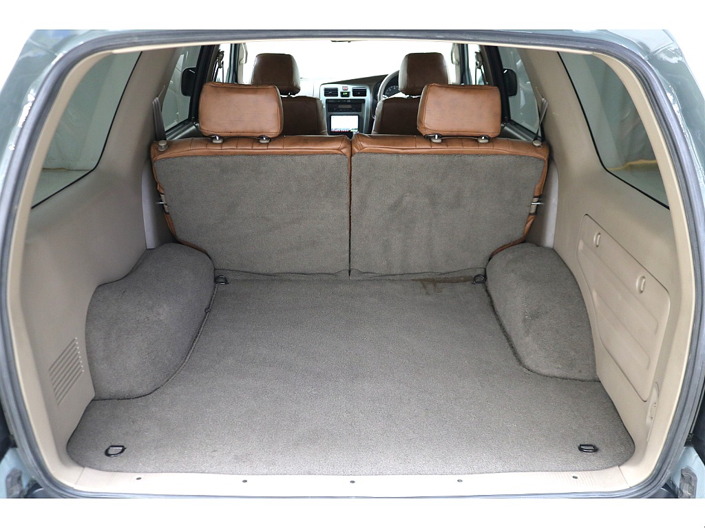 ラゲッジルームは広々と荷物がたくさん積めます♪