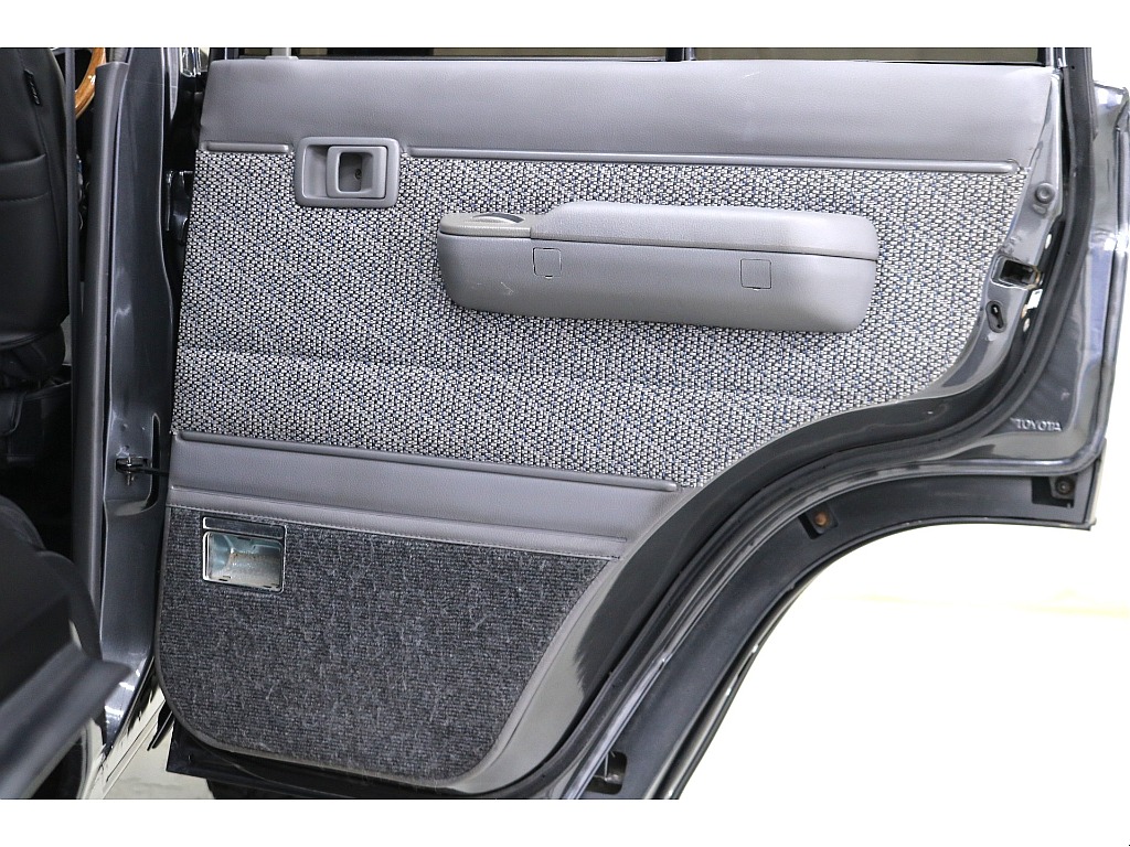 ドアトリムになります☆