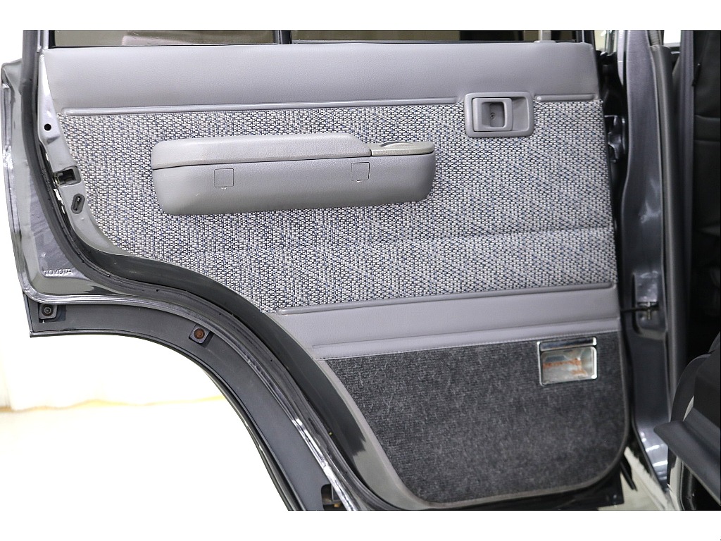 ドアトリムになります☆