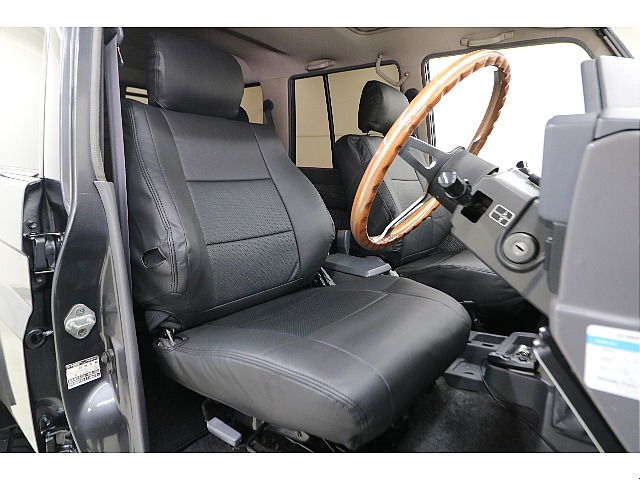 新品シートカバー装着☆