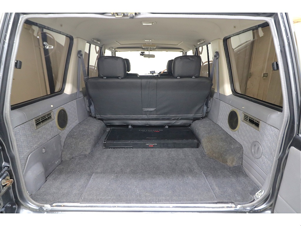 ラゲッジルームは広々と荷物がたくさん積めます♪