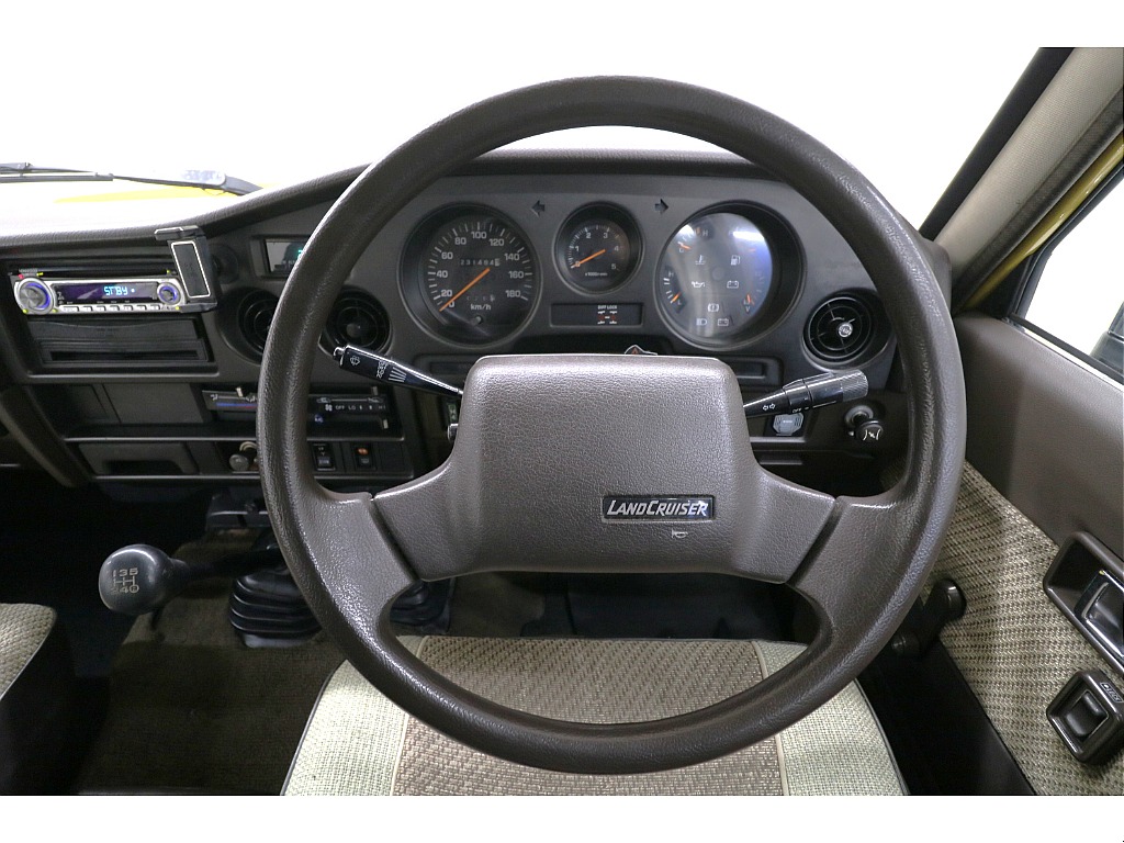 純正ステアリングの状態は良好です♪