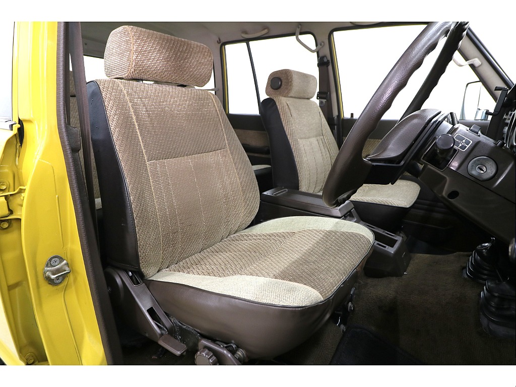 運転席／助手席共に綺麗に保たれております♪