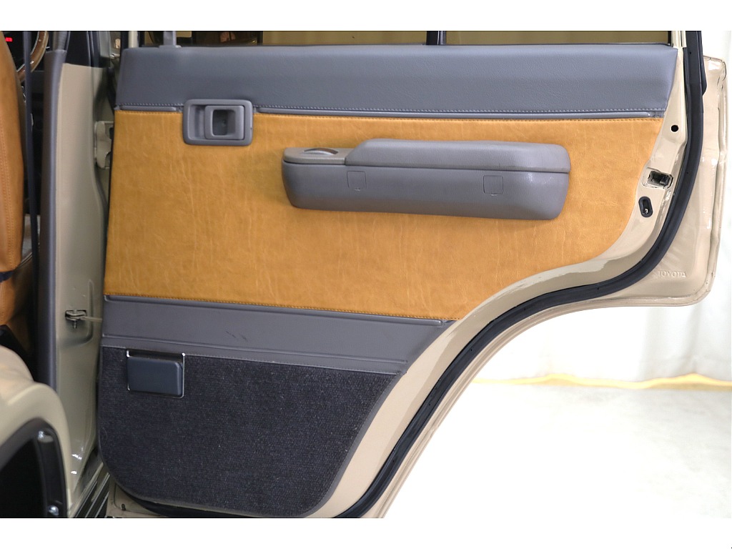 ドアトリムになります☆ＮＥＷ：キャメル生地張替え☆