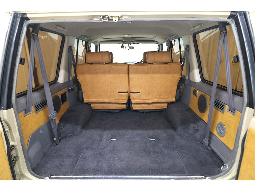 ラゲッジルームは広々と荷物がたくさん積めます♪