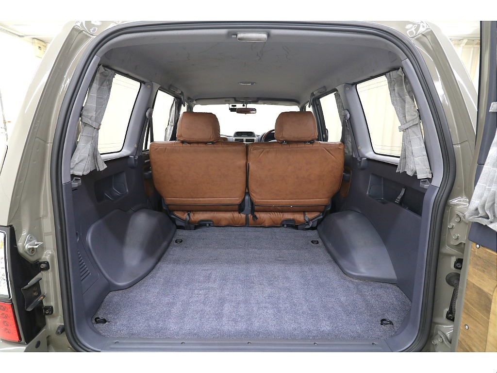 ラゲッジルームは広々と荷物がたくさん積めます♪