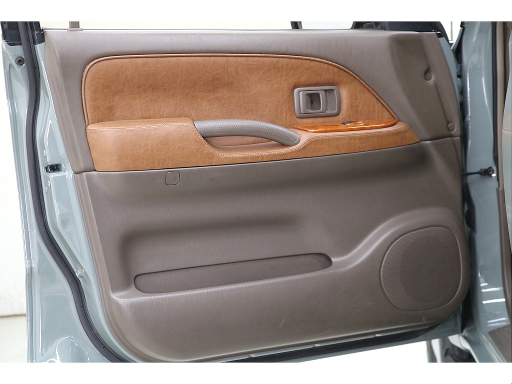 ドアトリムになります☆