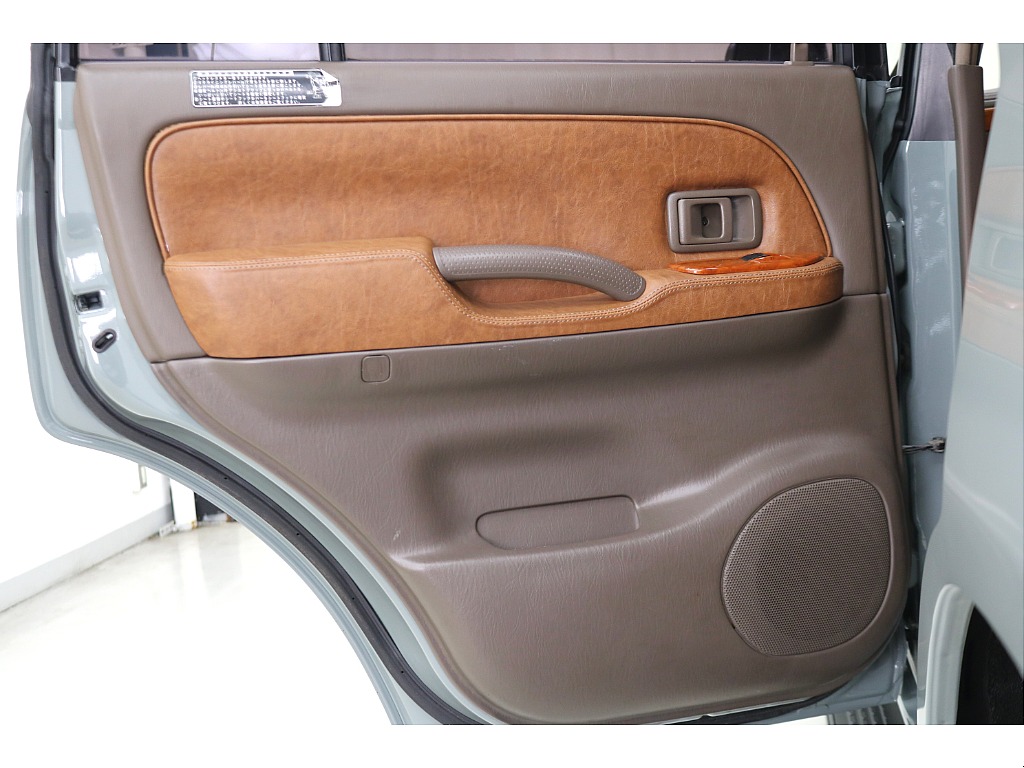 ドアトリムになります☆