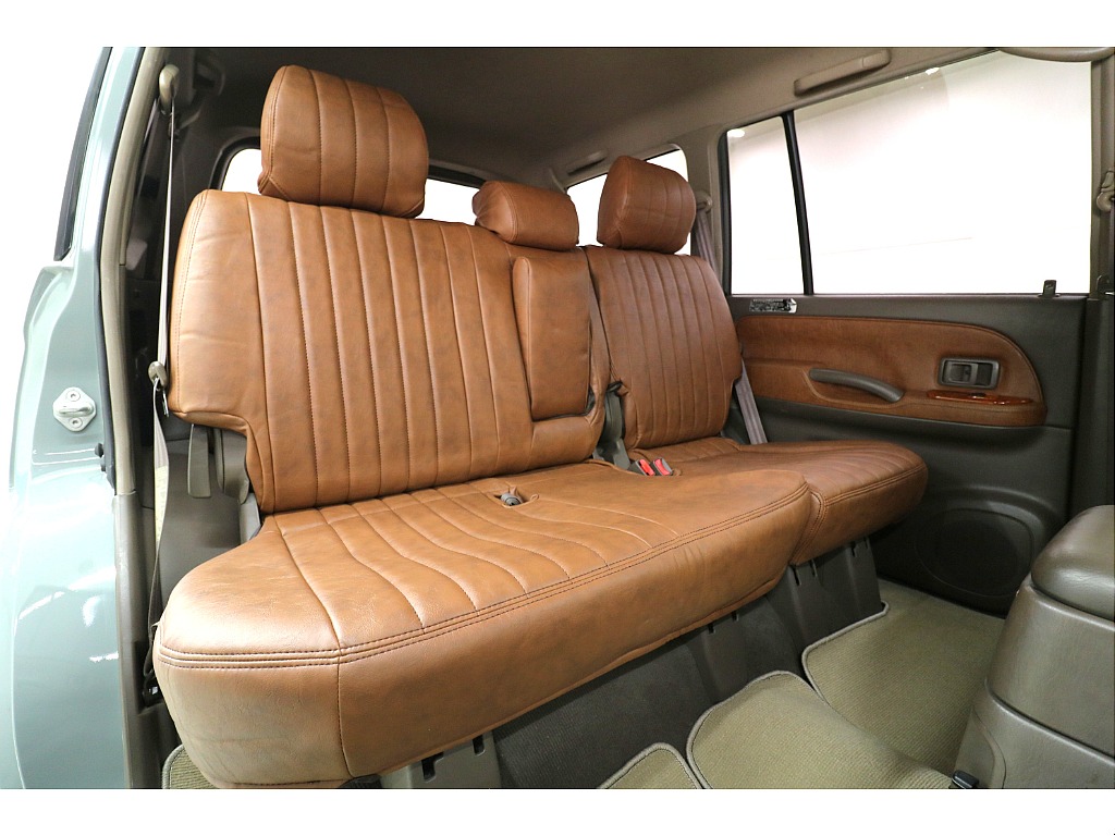 後部座席になります☆