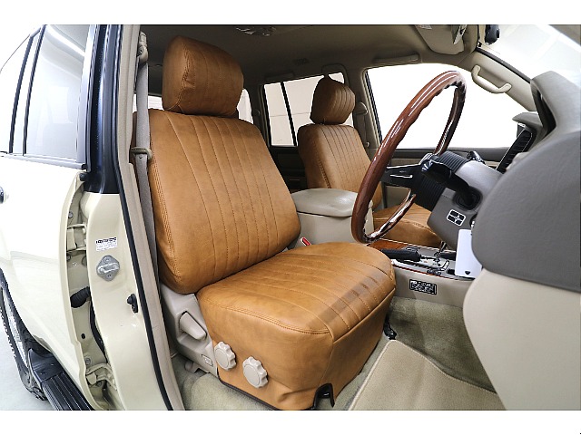 新品クラシックシートカバー装着済みです♪