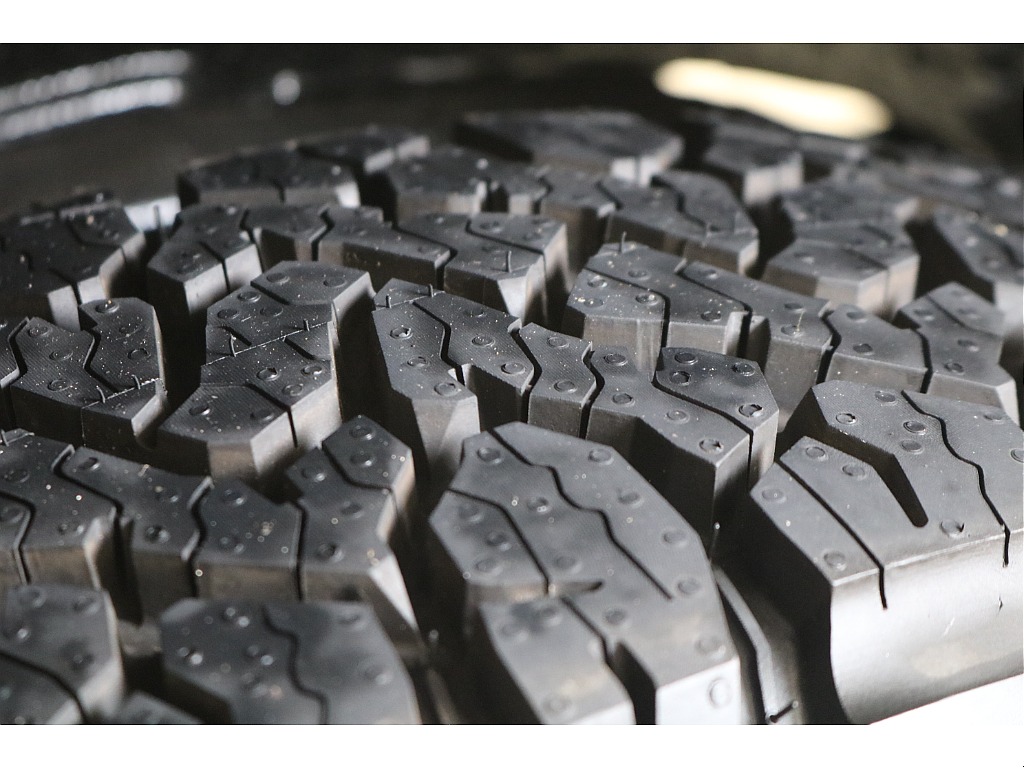 新品ＢＦグッドリッチＡＴタイヤ×ＤＥＡＮカリフォルニア１６インチＡＷ☆