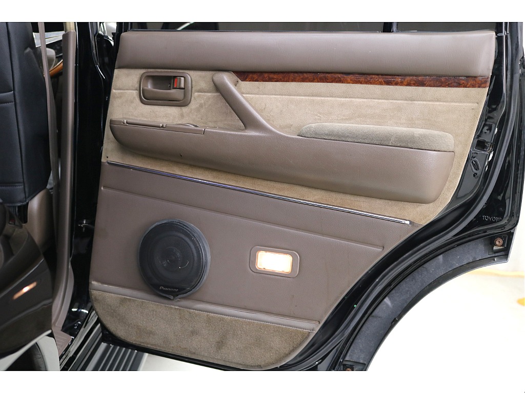 ドアトリムになります☆