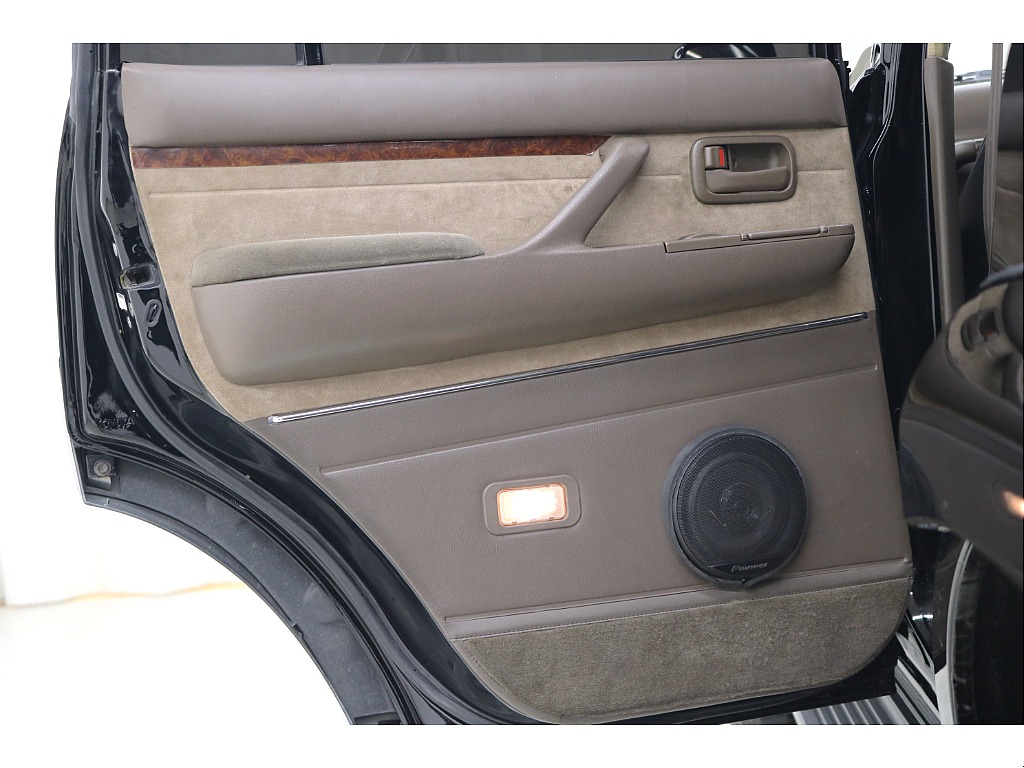 ドアトリムになります☆