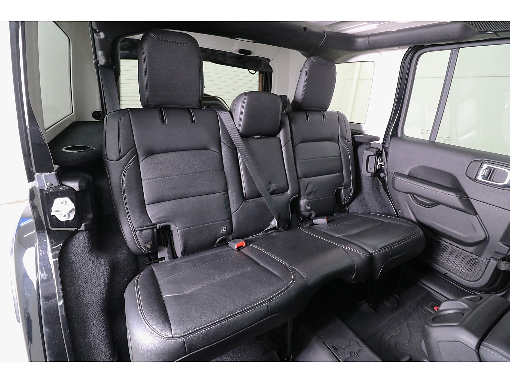 後部座席になります☆