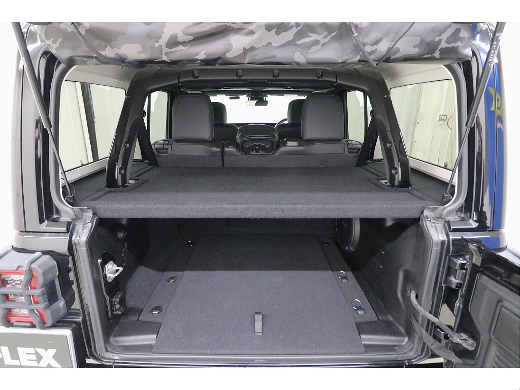 ラゲッジルームになります☆ラゲッジボードも装着済みですので積載性もＵＰしております♪