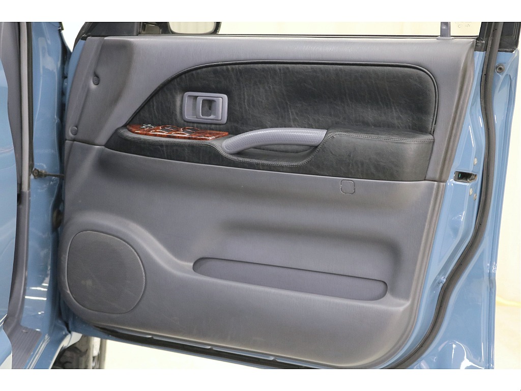 ドアトリムになります☆