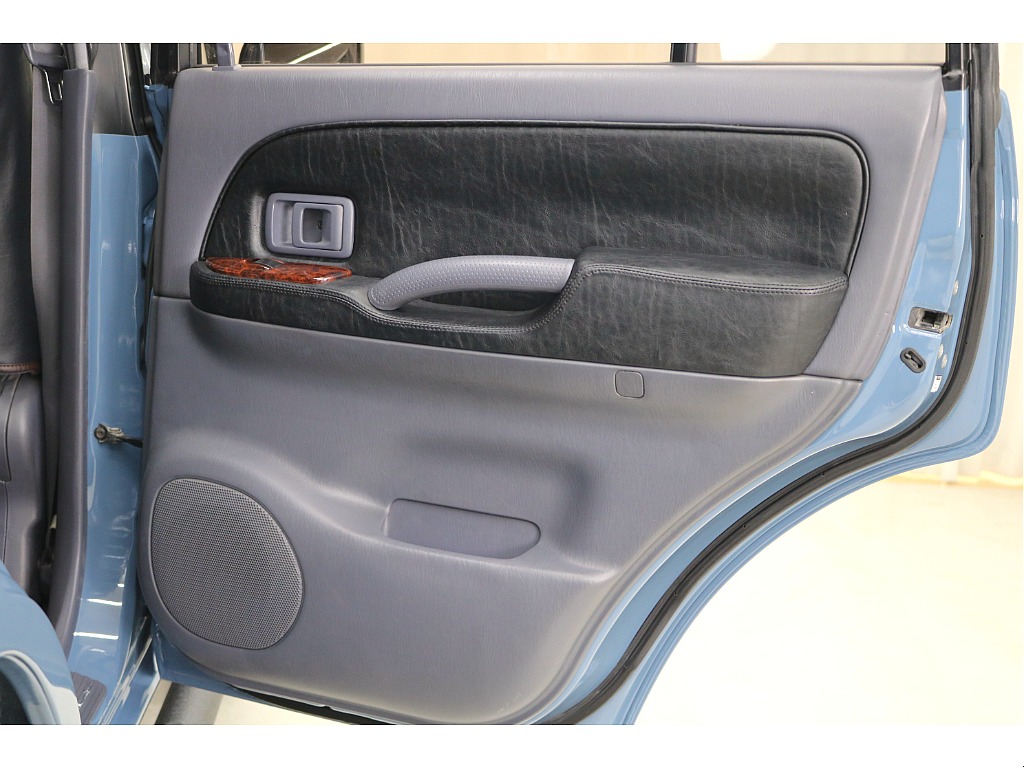 ドアトリムになります☆