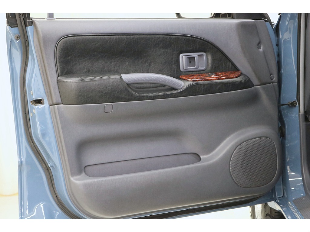 ドアトリムになります☆