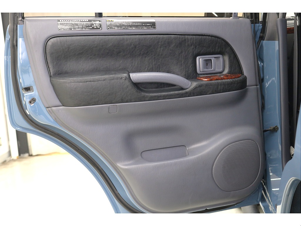 ドアトリムになります☆