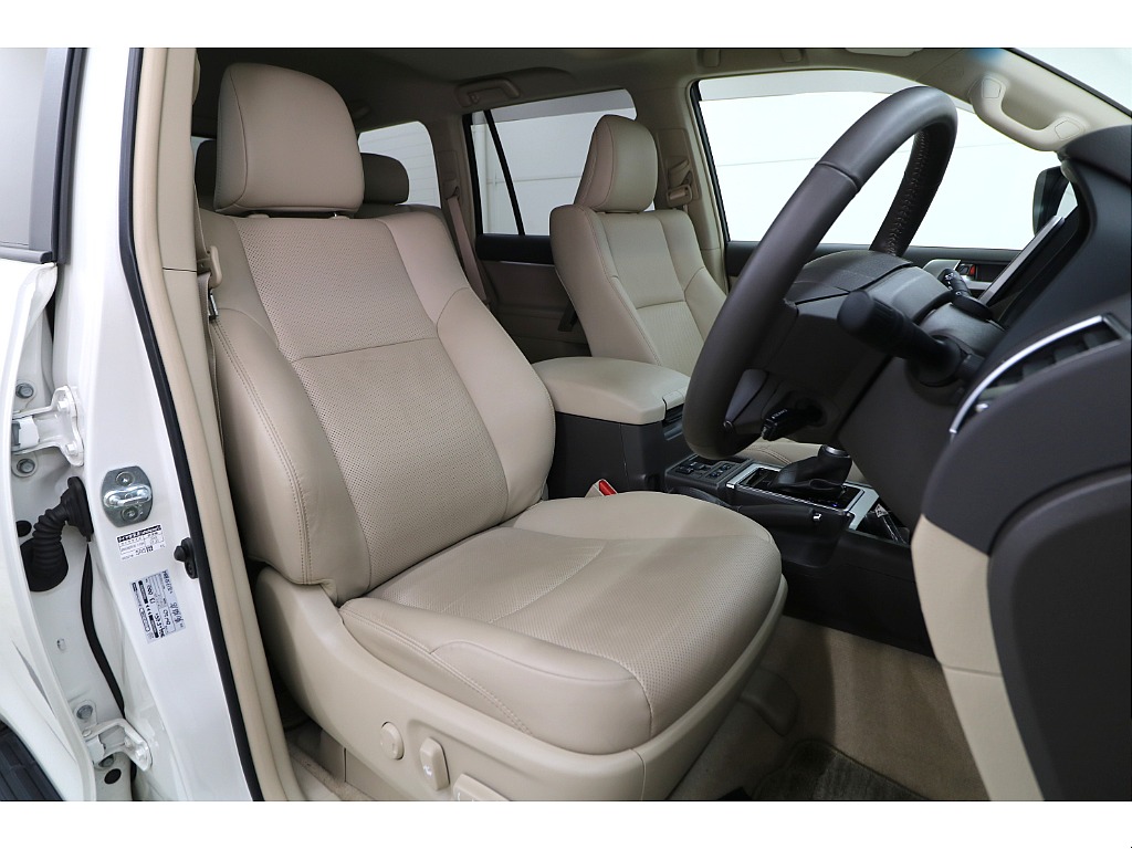 上級グレード専用　本革パワーシート☆