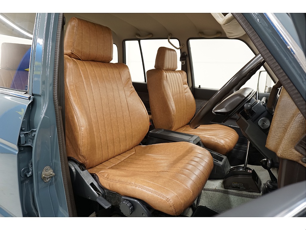 新品クラシックシートカバー装着済み☆