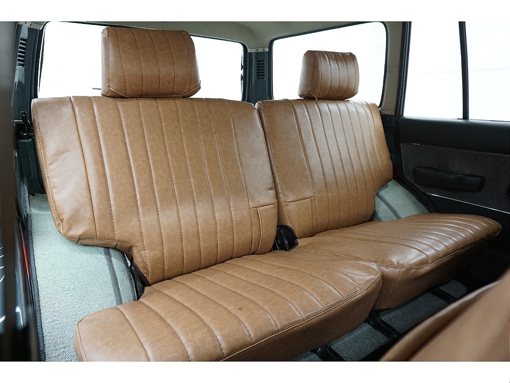 後部座席になります☆