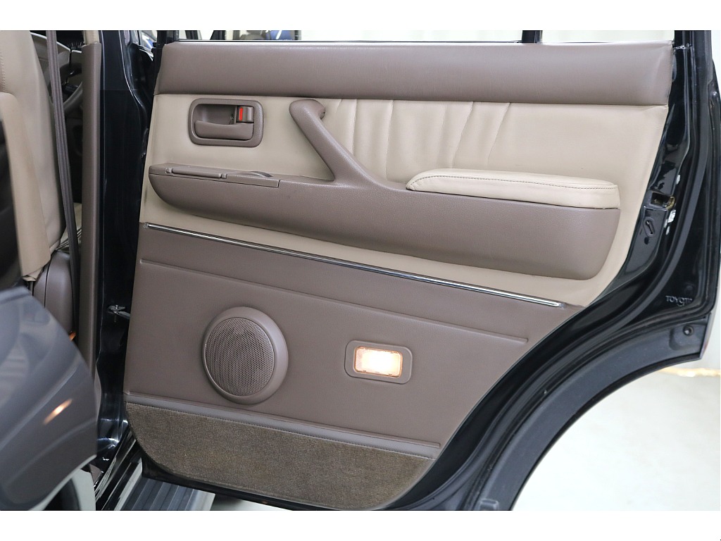 ドアトリムになります☆