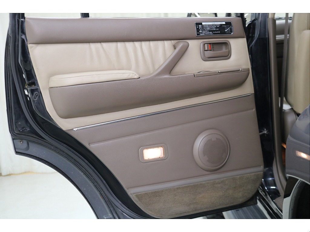 ドアトリムになります☆