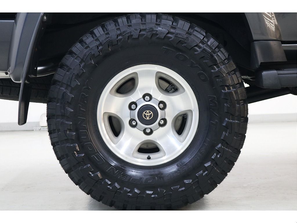 新品ＴＯＹＯオープンカントリーＭ／Ｔタイヤ×純正１６インチアルミホイール☆